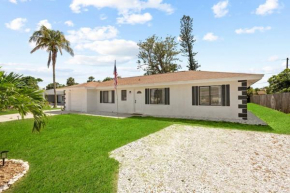 Brand New 2Bed in Bonita's Heart with Superb Patio and Garden
